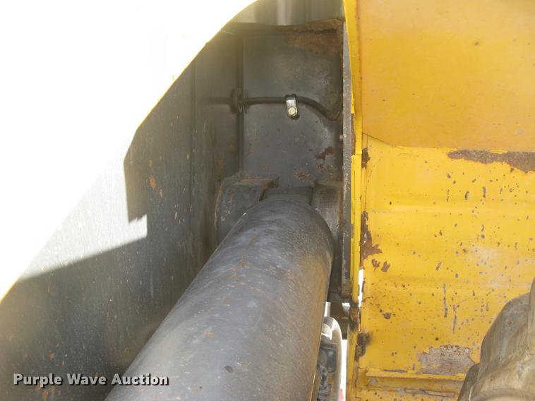 image for item DC1307 2005 Komatsu WA380-5L wheel loader