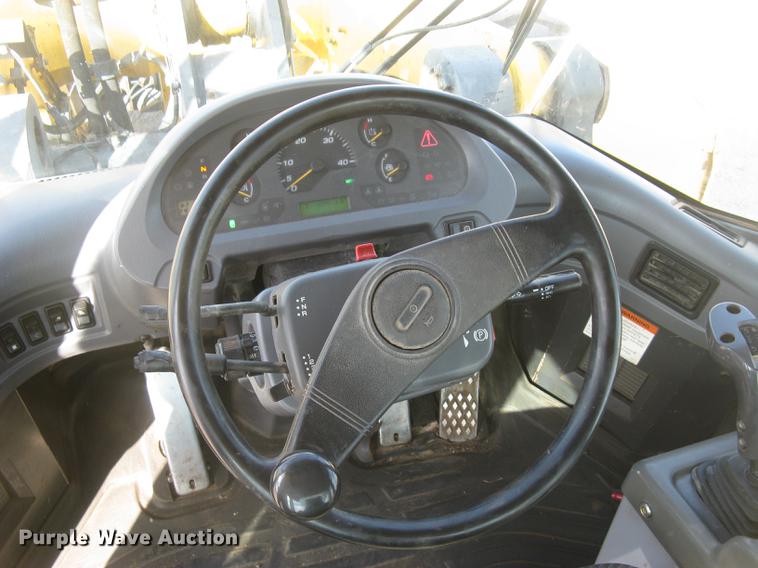 image for item DC1307 2005 Komatsu WA380-5L wheel loader