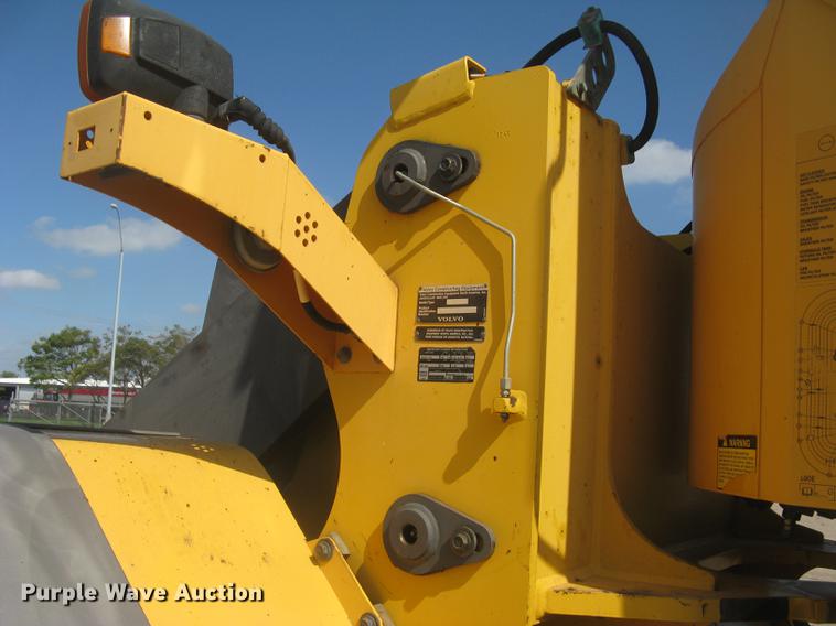 image for item DC1308 2005 Volvo L90E wheel loader