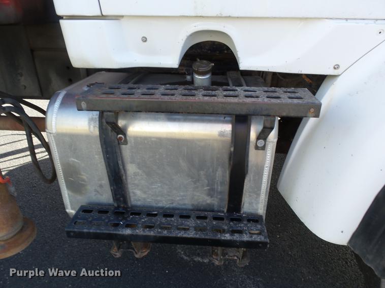 image for item DD2471 2000 Sterling LT9500 crane truck