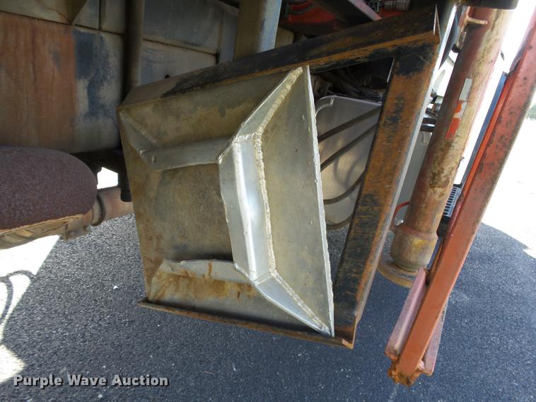 image for item DD2471 2000 Sterling LT9500 crane truck