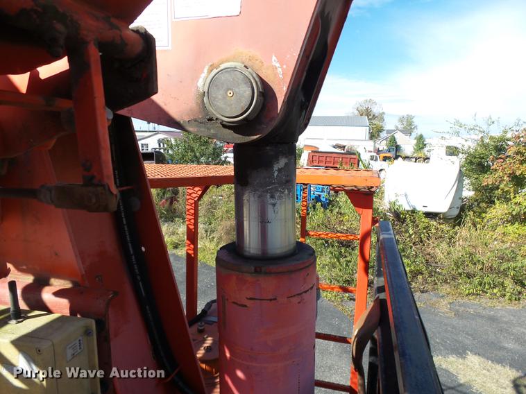 image for item DD2471 2000 Sterling LT9500 crane truck