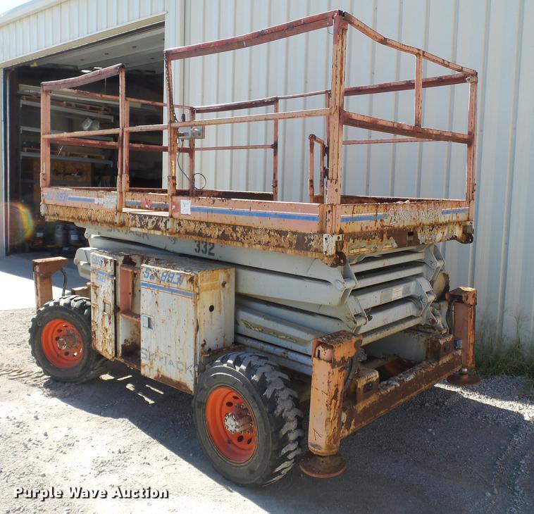 image for item DD2485 1998 Skyjack SJ8831A scissor lift