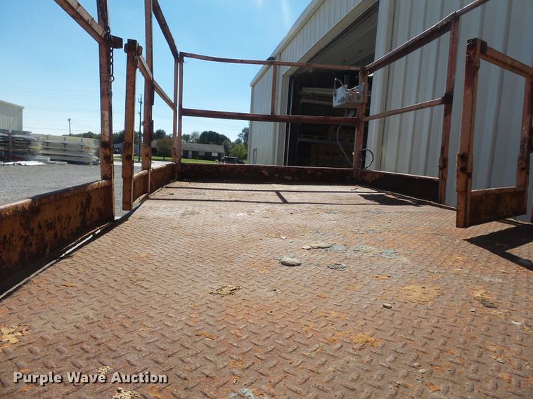image for item DD2485 1998 Skyjack SJ8831A scissor lift