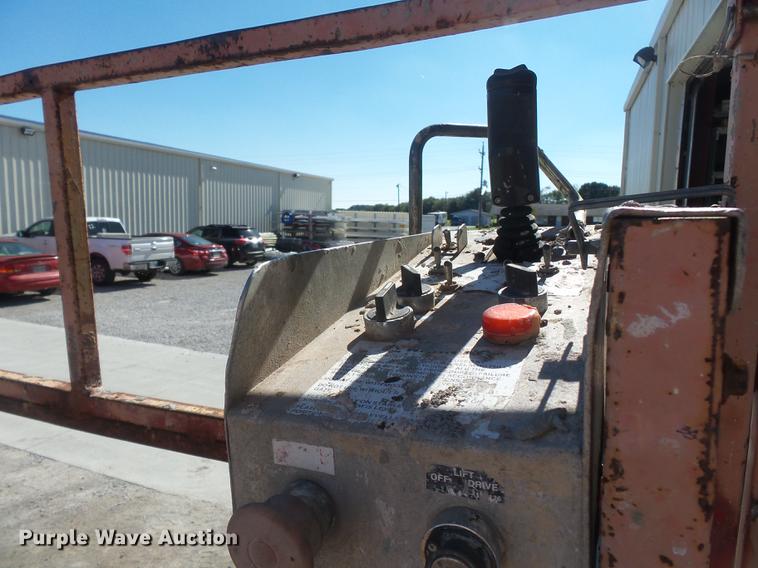 image for item DD2485 1998 Skyjack SJ8831A scissor lift