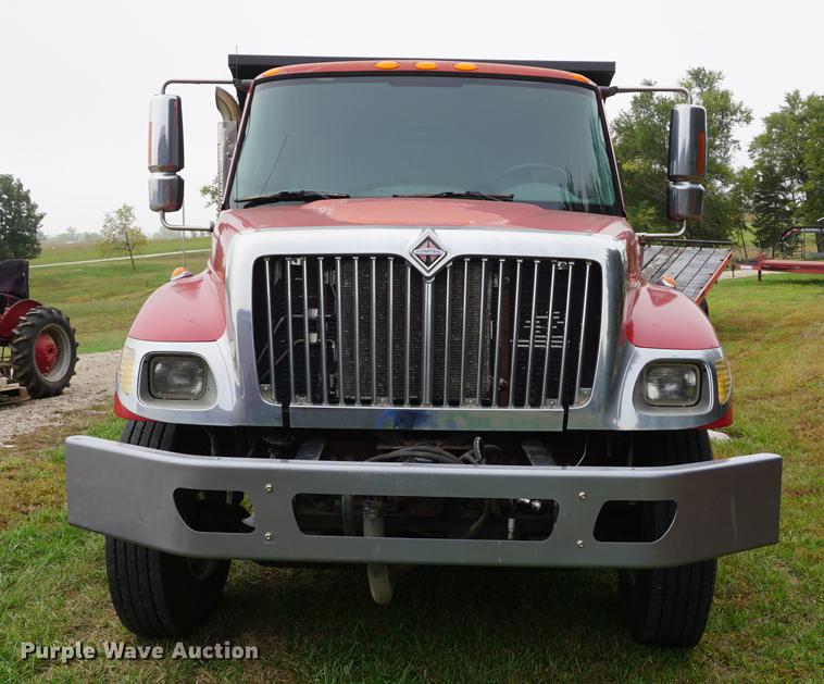 image for item DD6605 2003 International 7400 dump truck