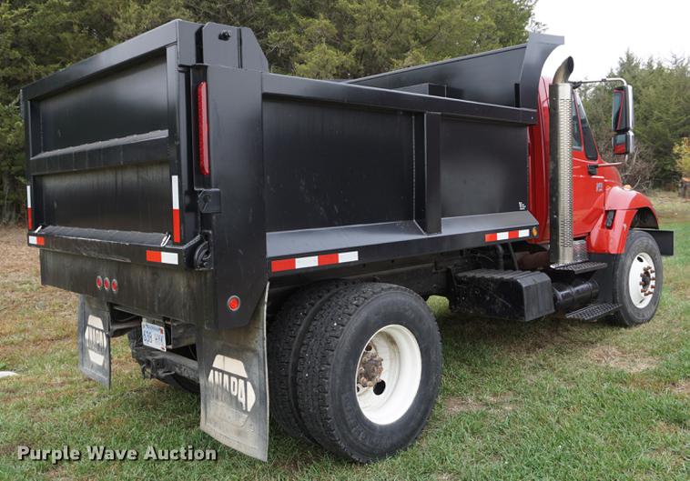 image for item DD6605 2003 International 7400 dump truck