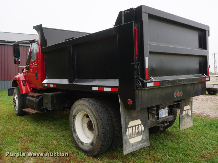 image for item DD6605 2003 International 7400 dump truck