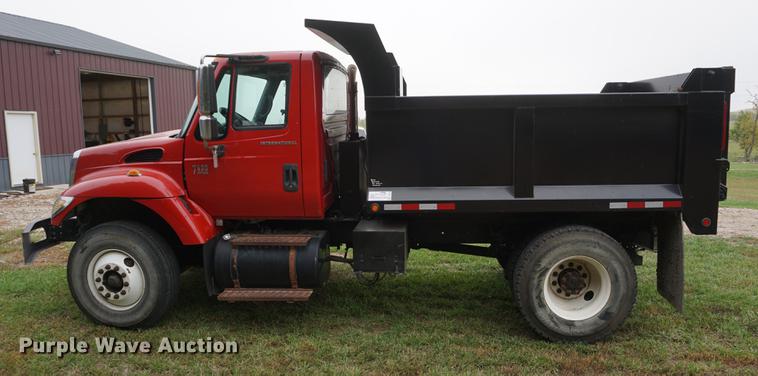 image for item DD6605 2003 International 7400 dump truck