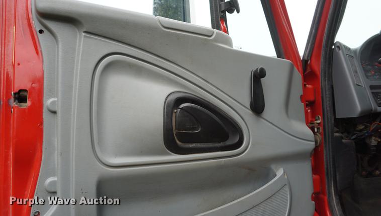 image for item DD6605 2003 International 7400 dump truck