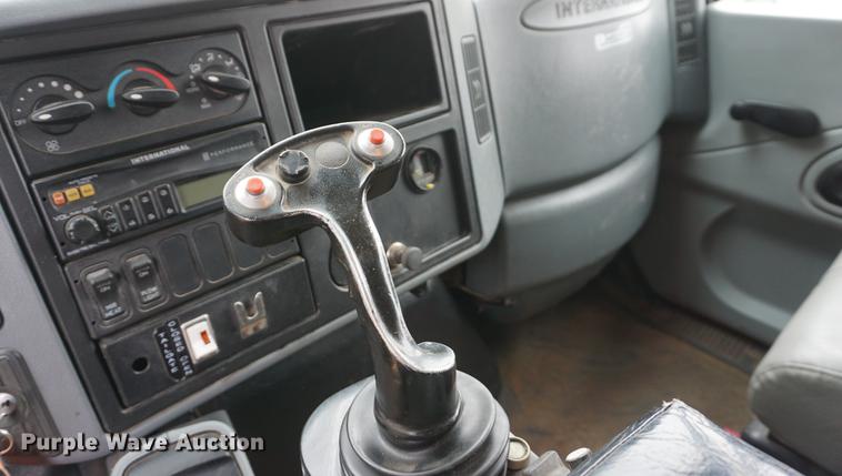 image for item DD6605 2003 International 7400 dump truck