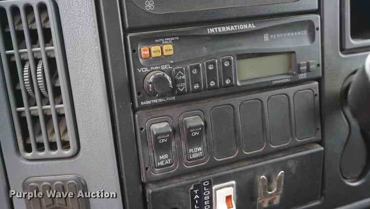 image for item DD6605 2003 International 7400 dump truck