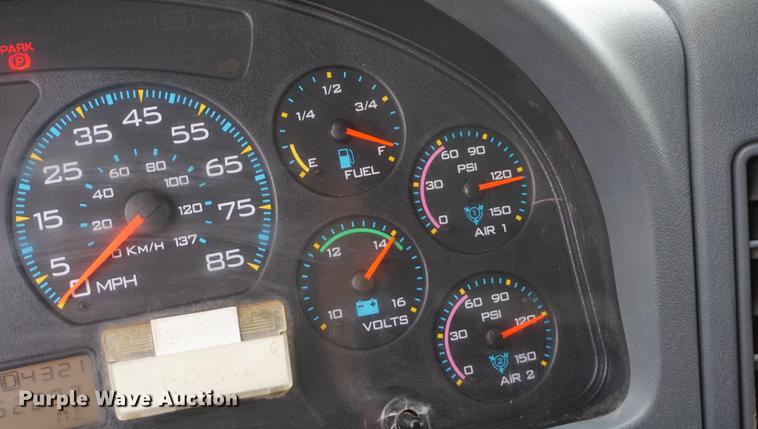 image for item DD6605 2003 International 7400 dump truck