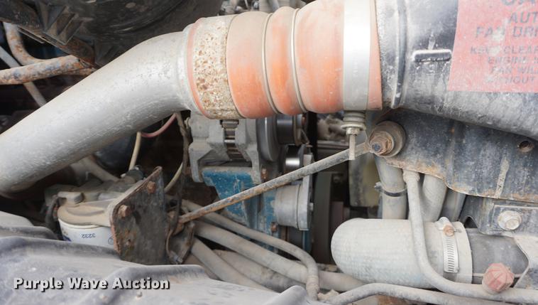 image for item DD6605 2003 International 7400 dump truck