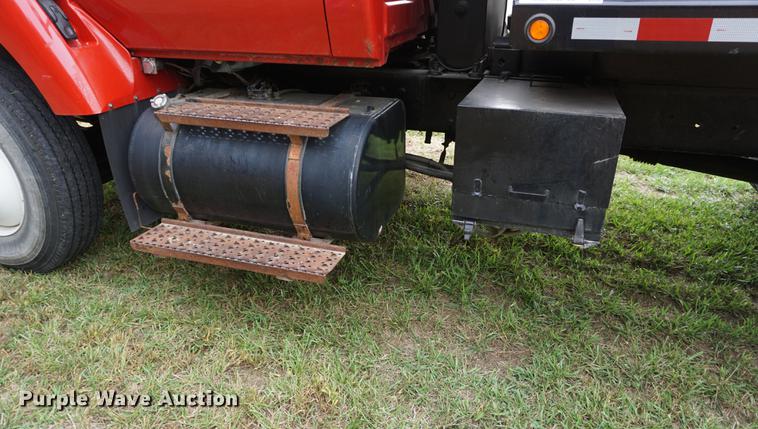 image for item DD6605 2003 International 7400 dump truck