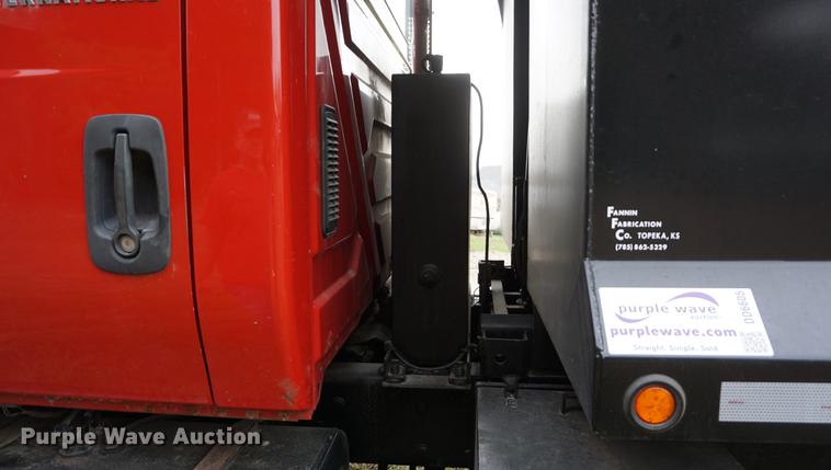 image for item DD6605 2003 International 7400 dump truck