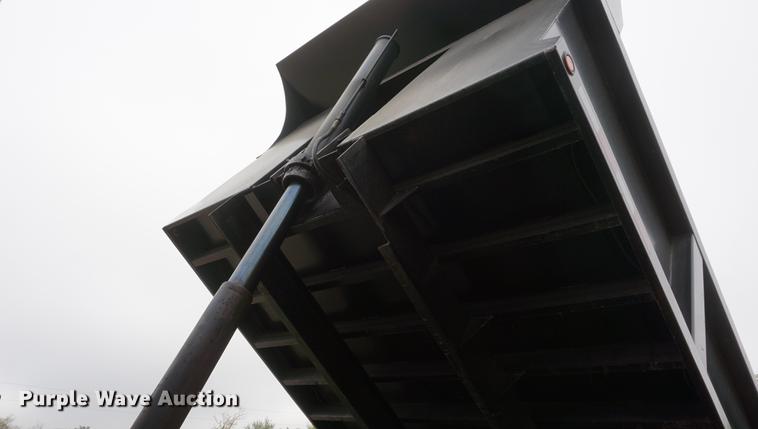 image for item DD6605 2003 International 7400 dump truck