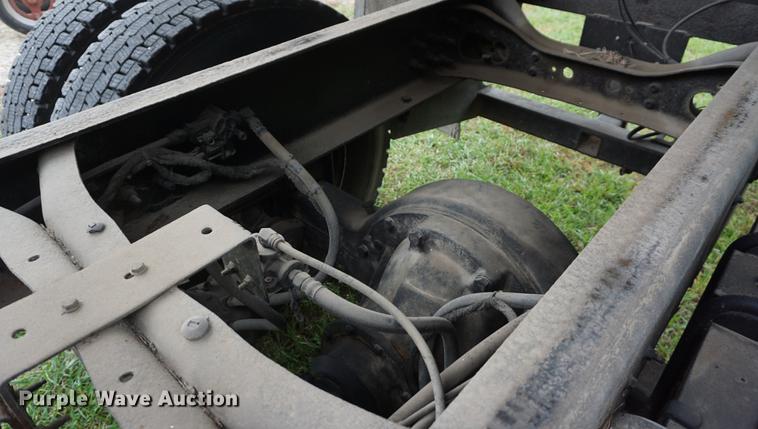 image for item DD6605 2003 International 7400 dump truck