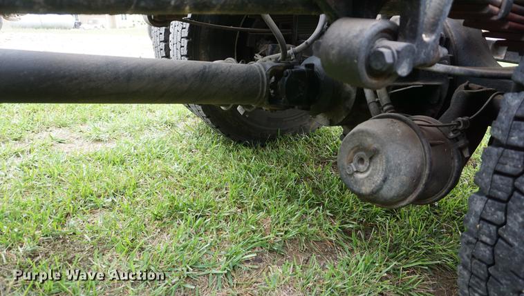 image for item DD6605 2003 International 7400 dump truck