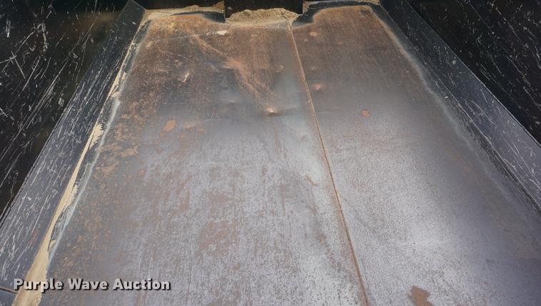 image for item DD6605 2003 International 7400 dump truck