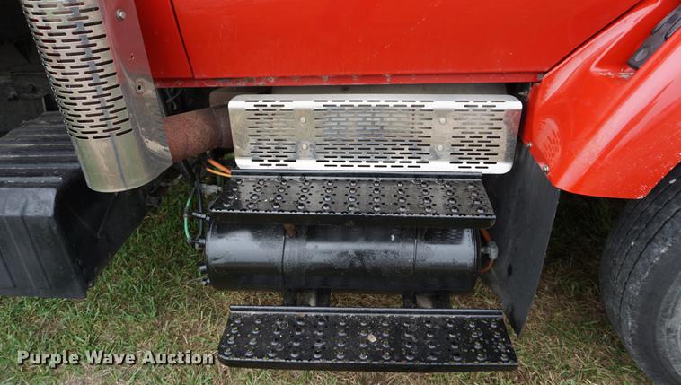 image for item DD6605 2003 International 7400 dump truck