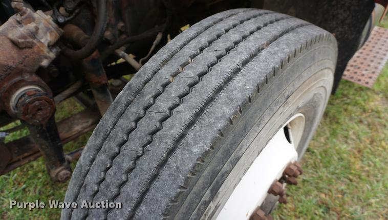 image for item DD6605 2003 International 7400 dump truck