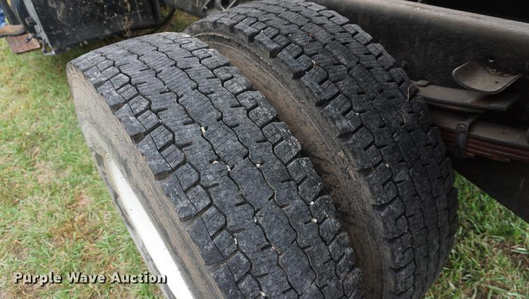 image for item DD6605 2003 International 7400 dump truck