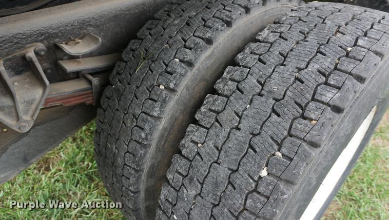 image for item DD6605 2003 International 7400 dump truck