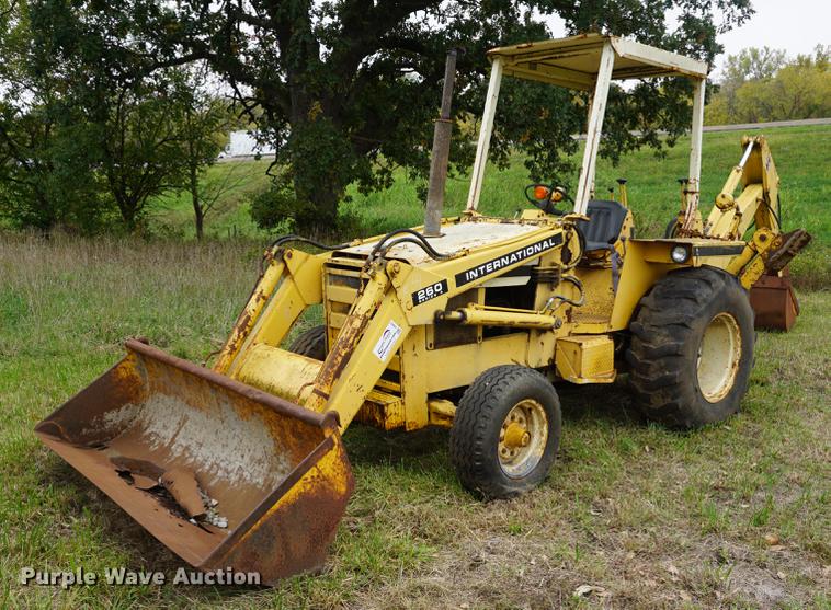 image for item DD6627 International 260A backhoe