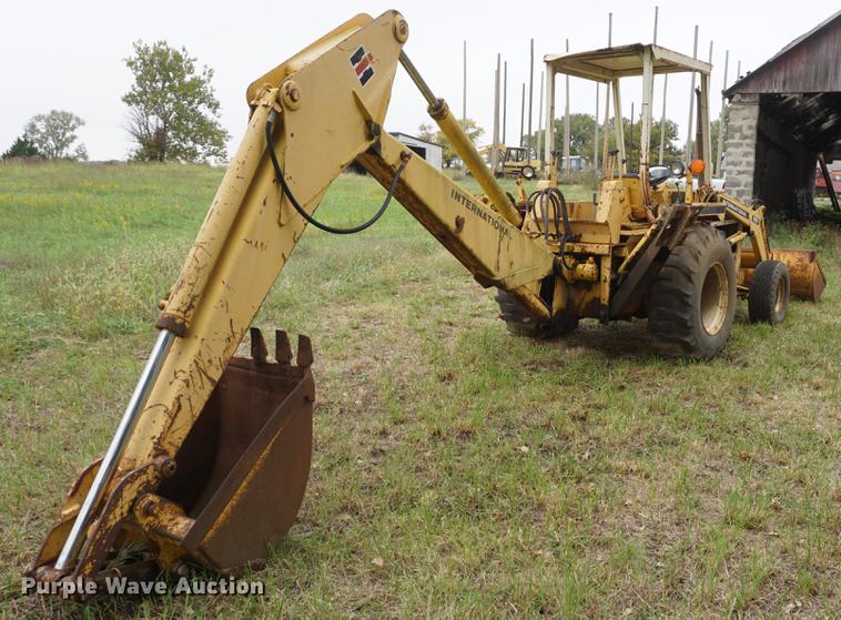 image for item DD6627 International 260A backhoe