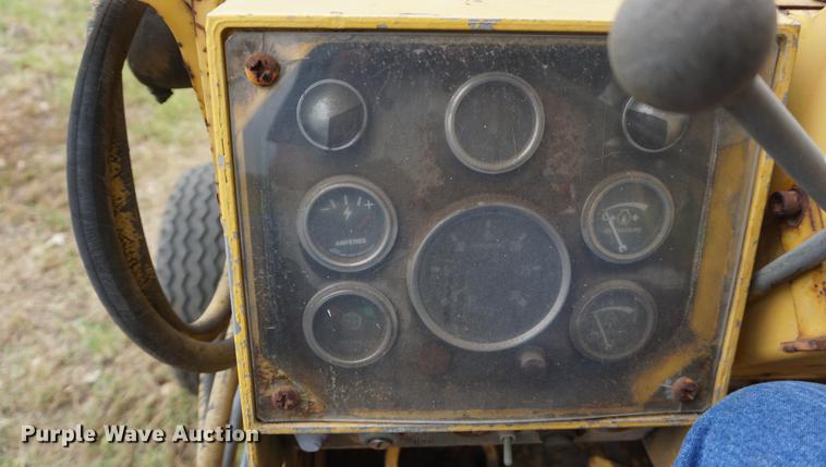 image for item DD6627 International 260A backhoe