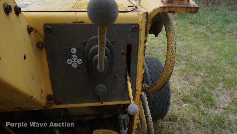 image for item DD6627 International 260A backhoe