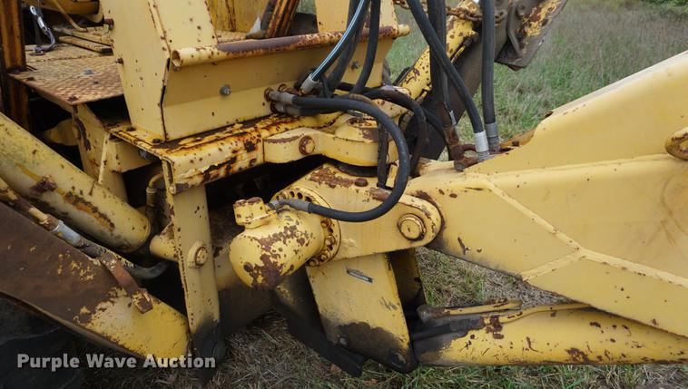image for item DD6627 International 260A backhoe