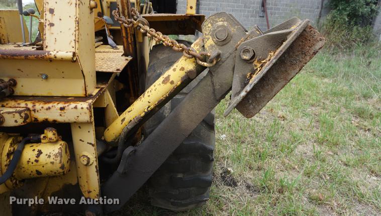 image for item DD6627 International 260A backhoe