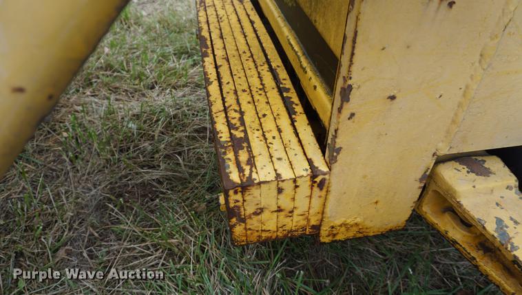 image for item DD6627 International 260A backhoe