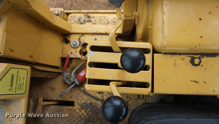image for item DD6643 1974 Caterpillar 955L track loader