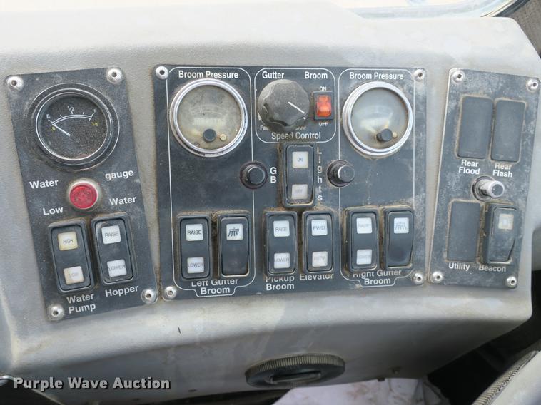 image for item DE3830 2009 Allianz MX450 street sweeper