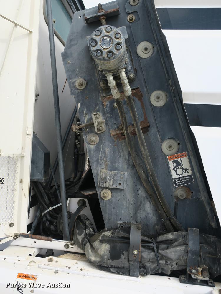 image for item DE3830 2009 Allianz MX450 street sweeper