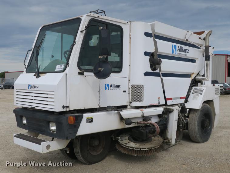 image for item DE3831 2009 Allianz Johnston MX450 sweeper