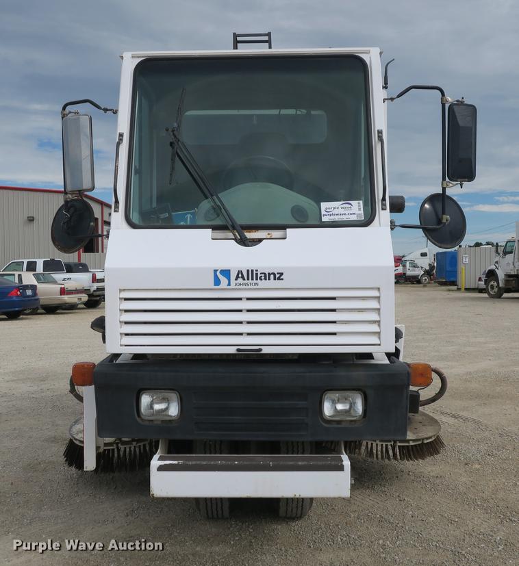 image for item DE3831 2009 Allianz Johnston MX450 sweeper