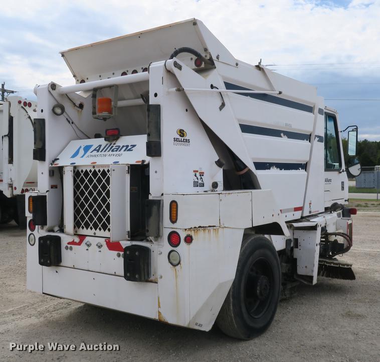 image for item DE3831 2009 Allianz Johnston MX450 sweeper
