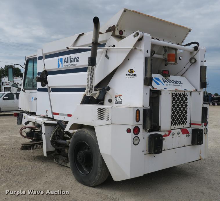 image for item DE3831 2009 Allianz Johnston MX450 sweeper