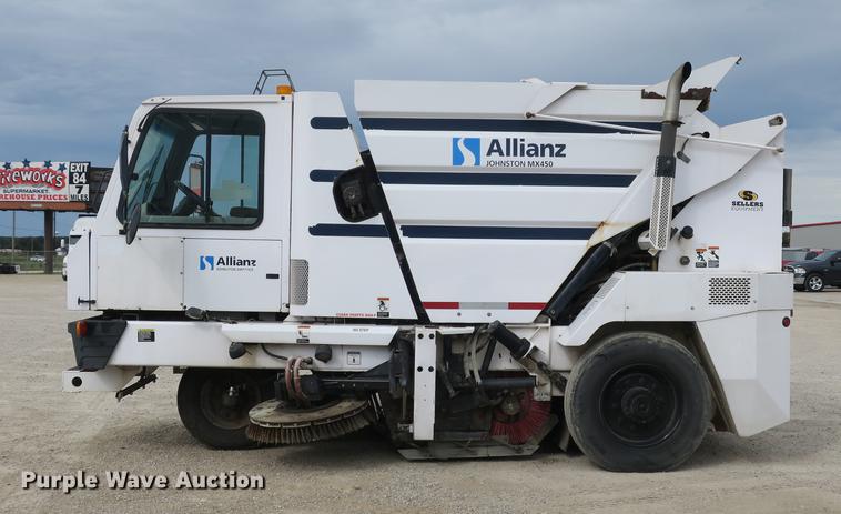image for item DE3831 2009 Allianz Johnston MX450 sweeper