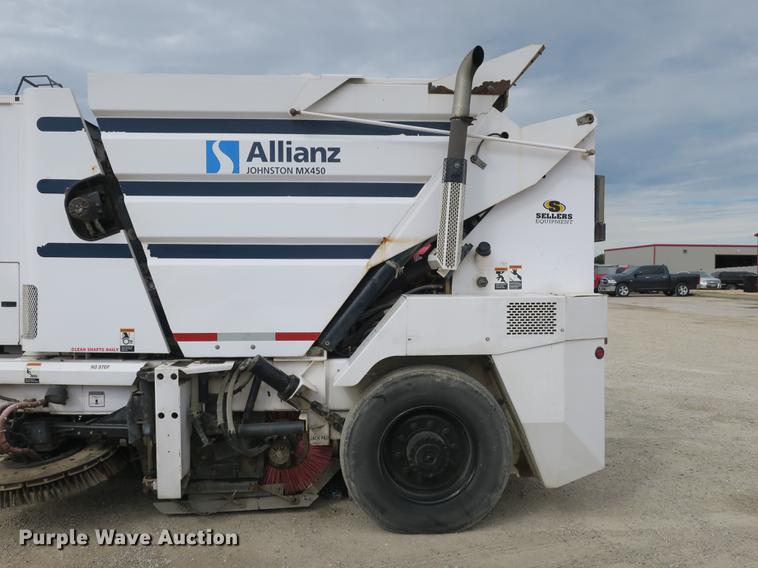 image for item DE3831 2009 Allianz Johnston MX450 sweeper