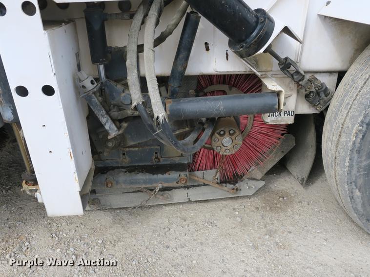 image for item DE3831 2009 Allianz Johnston MX450 sweeper