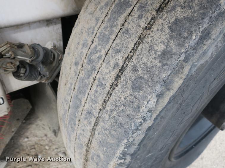 image for item DE3831 2009 Allianz Johnston MX450 sweeper