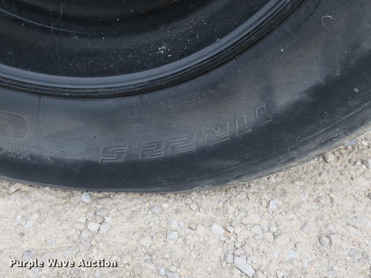 image for item DE3831 2009 Allianz Johnston MX450 sweeper