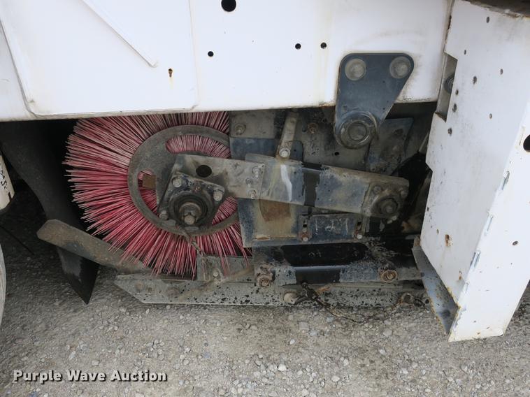 image for item DE3831 2009 Allianz Johnston MX450 sweeper