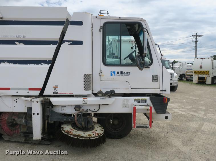 image for item DE3831 2009 Allianz Johnston MX450 sweeper