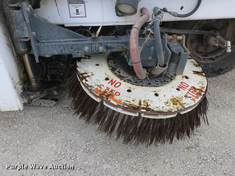 image for item DE3831 2009 Allianz Johnston MX450 sweeper